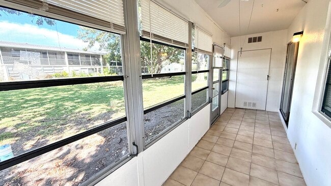 Building Photo - 281 Tilford N