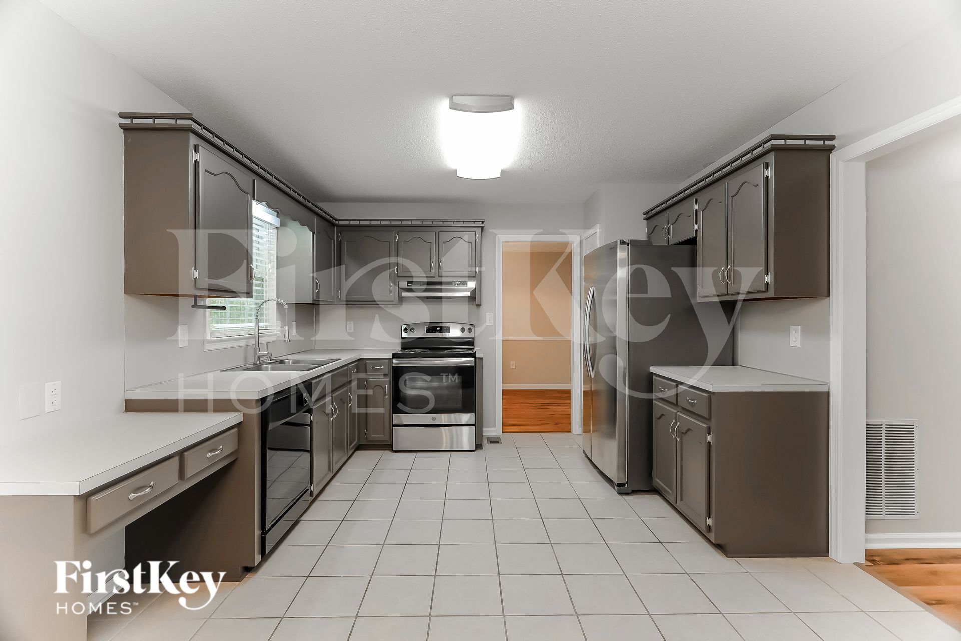 Building Photo - 2301 Buckingham Pl