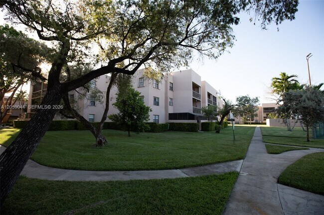 Building Photo - 10425 SW 112th Ave