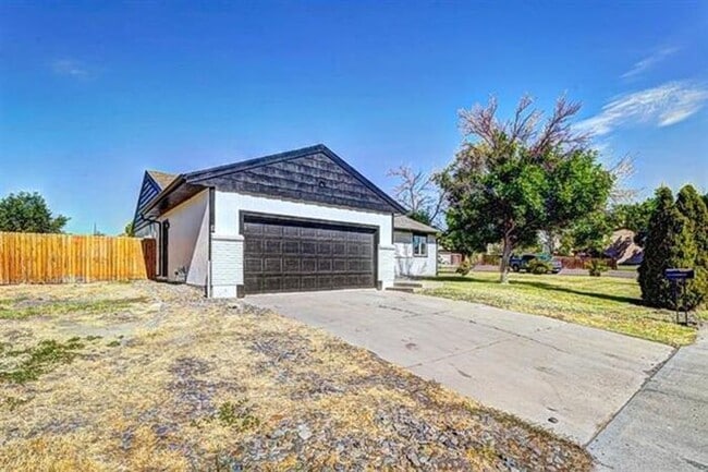 Building Photo - Stunning home in highly sought neighborhood!