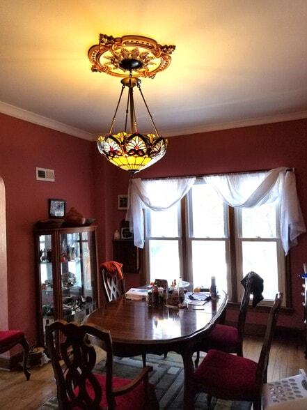 Dining Room - 134 W Lincoln St