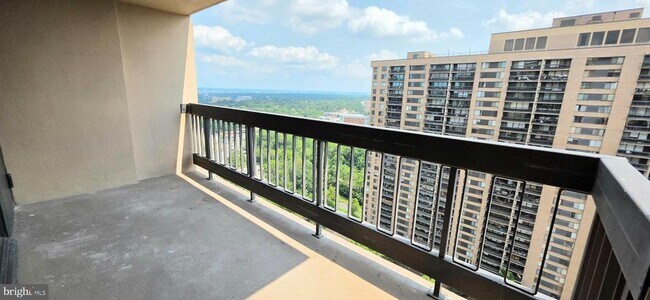 Building Photo - 3701 S George Mason Dr