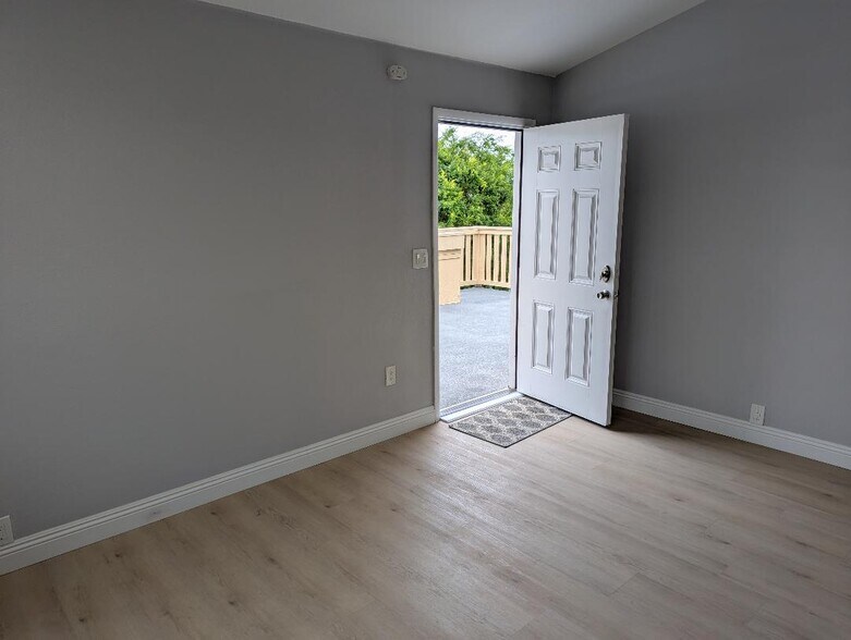 Living room entrance - 327 E Palomar St