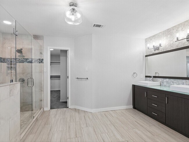 Building Photo - 5304 Los Altos Rd