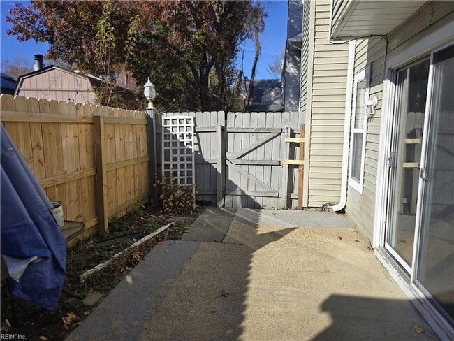 Building Photo - 807 Zircon Ct