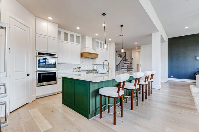 Building Photo - 7606 Redwoods Frst Dr