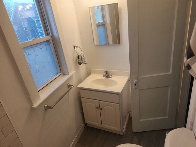 Building Photo - 68 Beach Rd