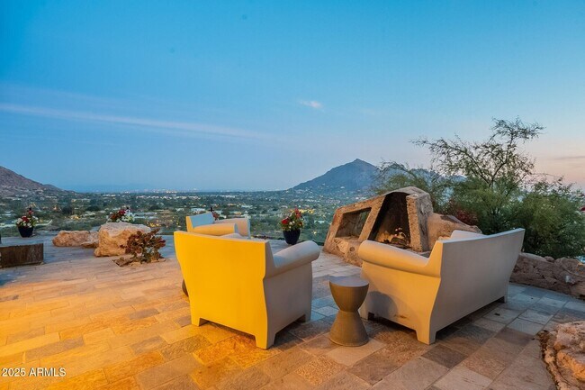 Building Photo - 7044 N Hillside Dr