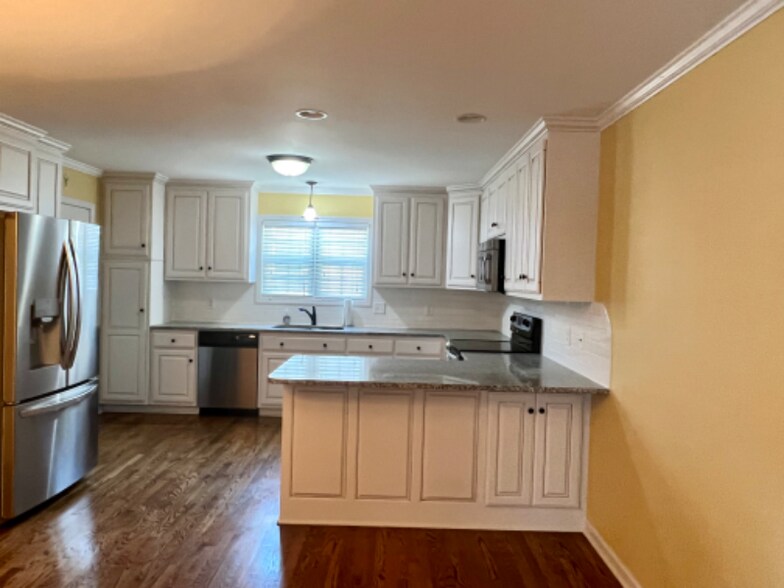 Building Photo - 103 Beacon St