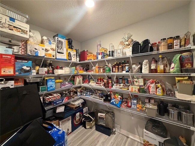 Building Photo - 1358 Cascade Dr