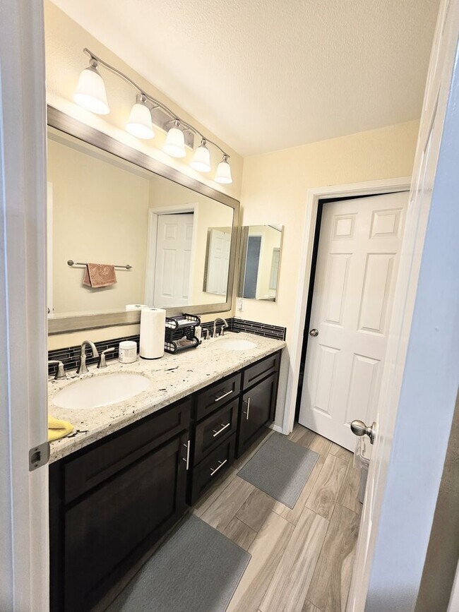 Building Photo - Highly Upgraded Paseo Del Sol Home!