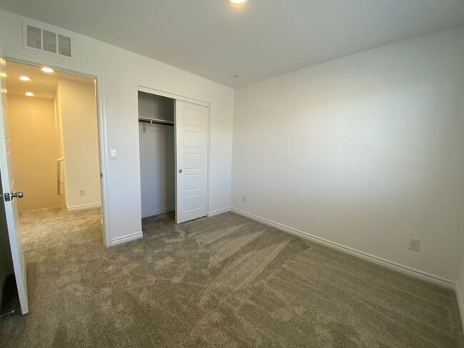 Building Photo - new build 4 bedroom house