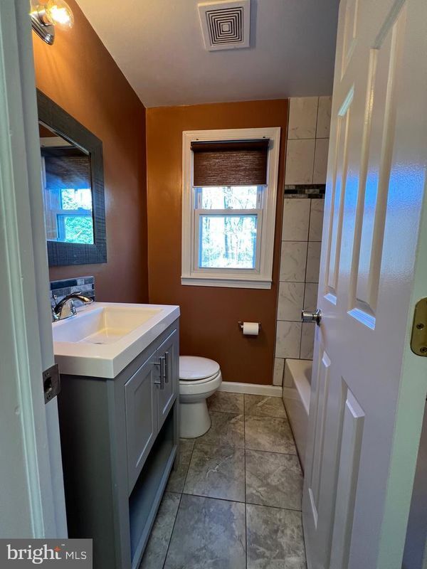 Building Photo - 5804 Shoshone Dr