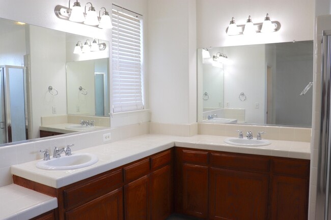 Building Photo - 2346 E Early Ave