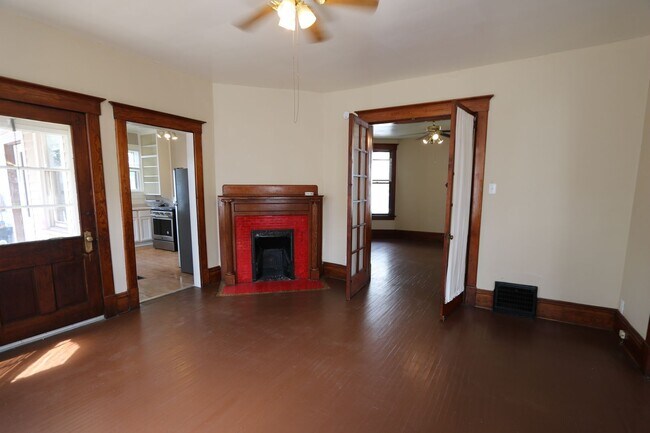 Building Photo - 1321 N 7th St