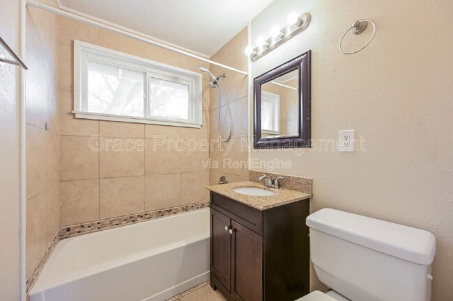 Building Photo - 701 S Simms St