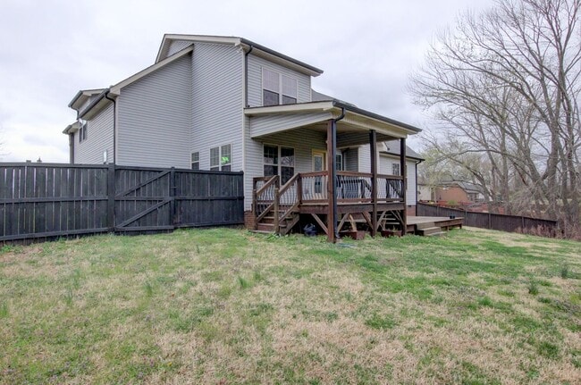 Building Photo - Executive Home on Cul de sac off exit 8.  Hurry.