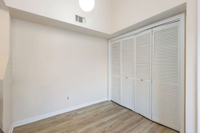 Building Photo - Ready to Rent