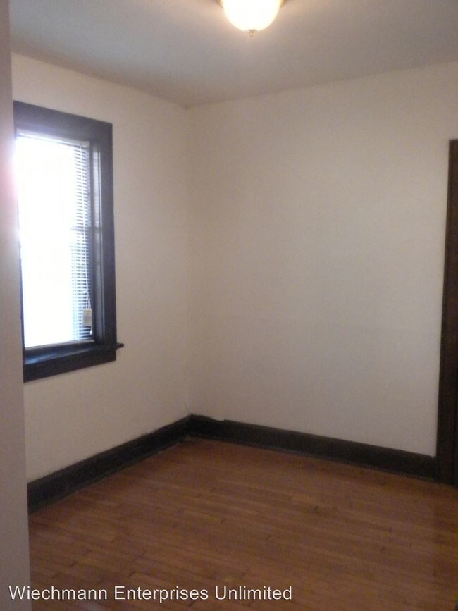 Building Photo - 2856 N Bartlett Ave