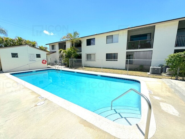 Building Photo - 152 NW 60th Ave