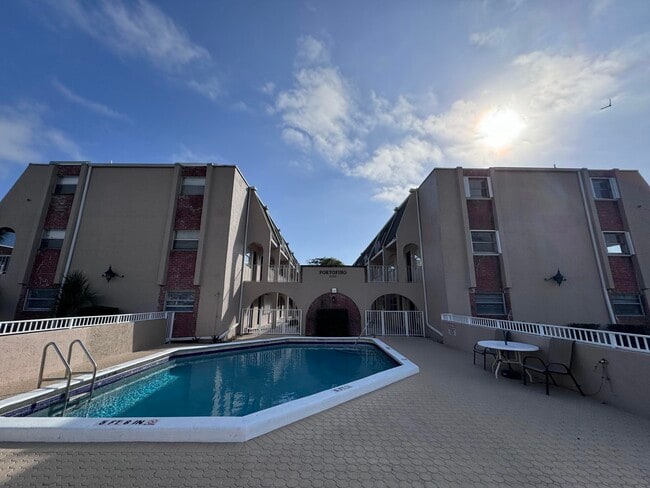 Building Photo - 1100 SE 4th Ave