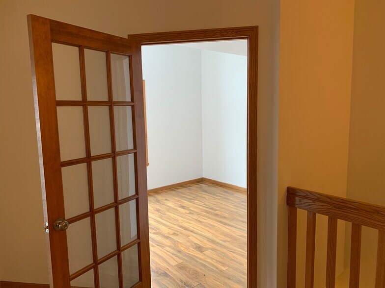 Building Photo - 1822 Deerhaven Ln NE