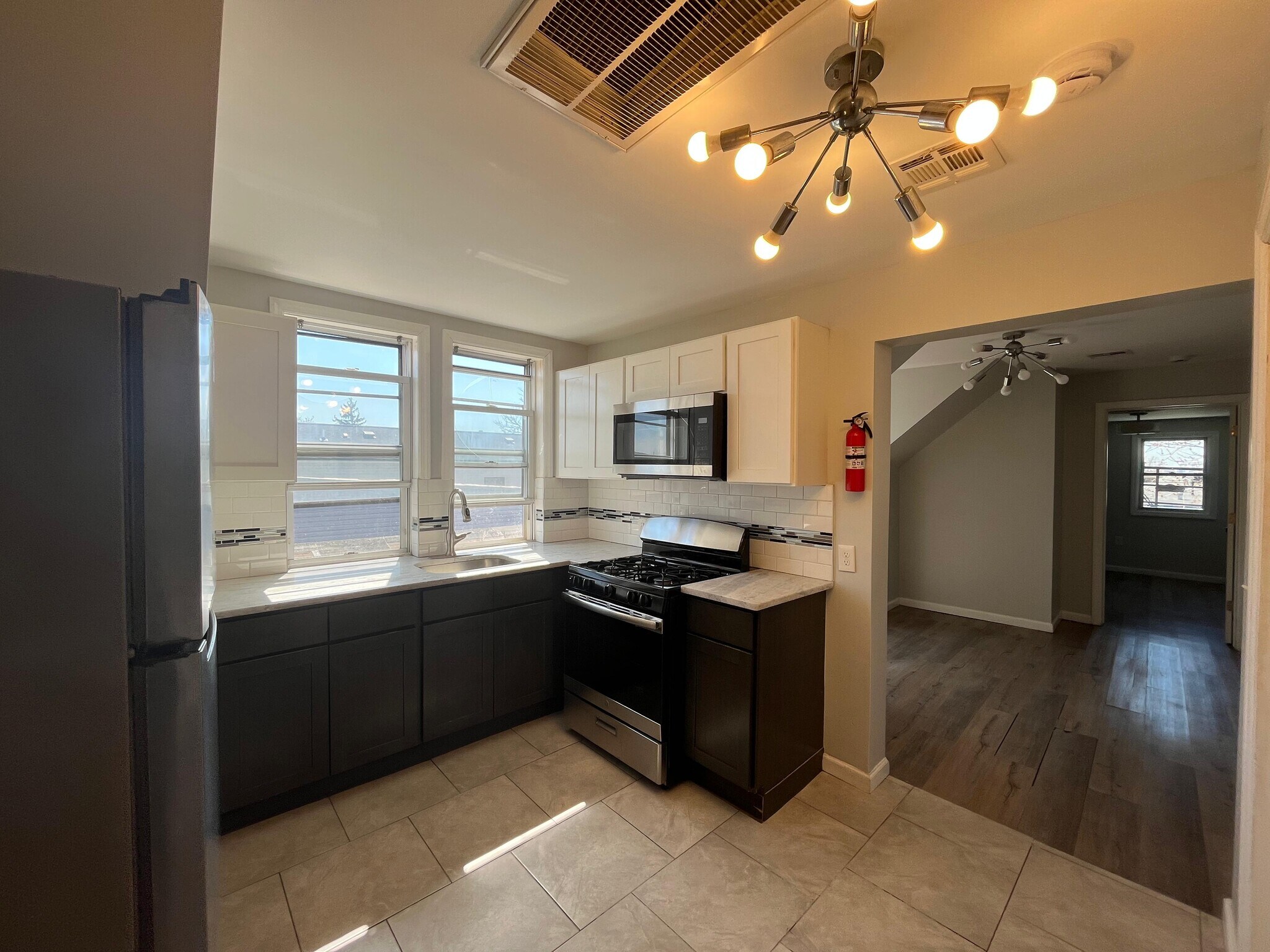 Building Photo - 223 Cator Ave