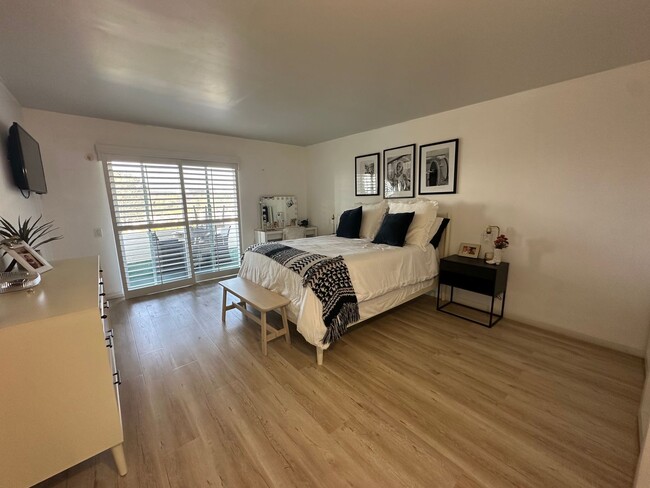 Building Photo - 3 Bedroom Townhome in Mission Valley for R...