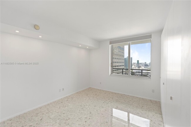 Building Photo - 325 S Biscayne Blvd