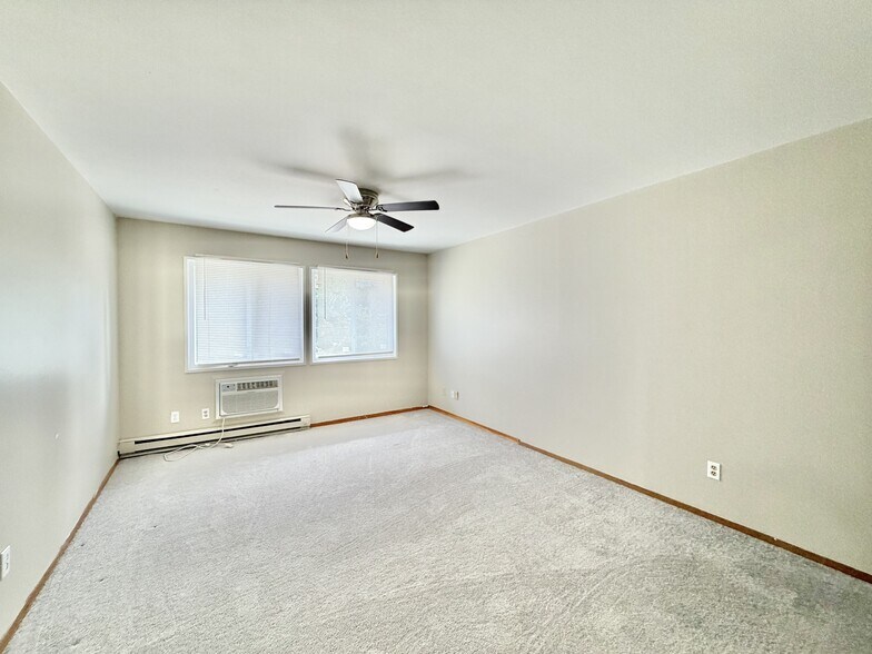 Building Photo - 821 George St