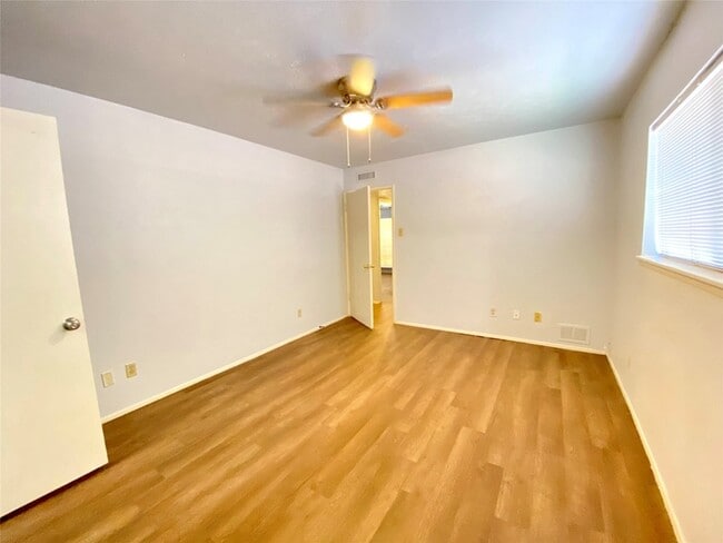 Building Photo - 1428 Big Bend Dr