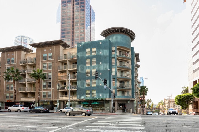 Building Photo - 1050 Ingraham St