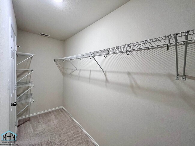 Building Photo - Charming 3-Bedroom, 2-Bathroom Oasis Nestled in the Vibrant Heart of San Antonio, Texas!