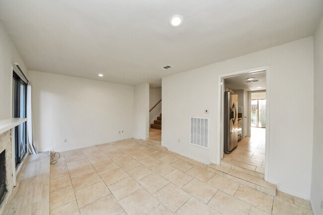 Building Photo - 1059 Country Pl Dr