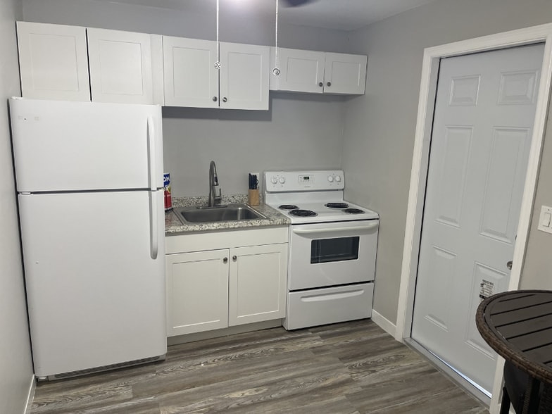 Building Photo - 2640 NE Indian River Dr