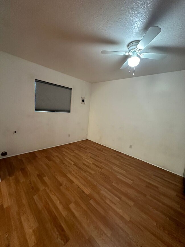 Building Photo - 1406 Saiz Ln