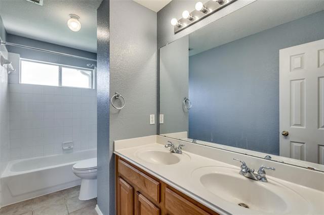 Building Photo - 3408 Oleander Dr