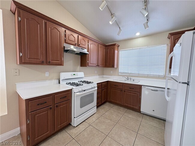 Building Photo - 1613 Crystal Chimes Dr