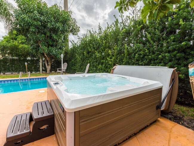 Building Photo - 5524 Garfield St