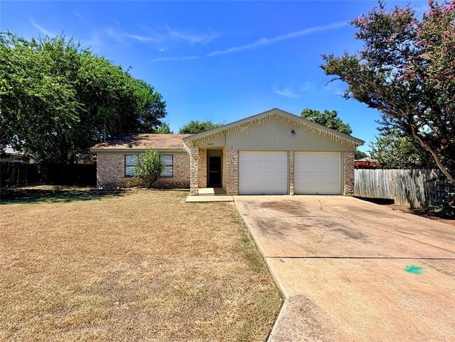 Building Photo - 1403 Long Branch Dr