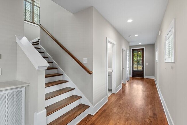 Building Photo - Stunning Home in Melrose 12 South Area...D...