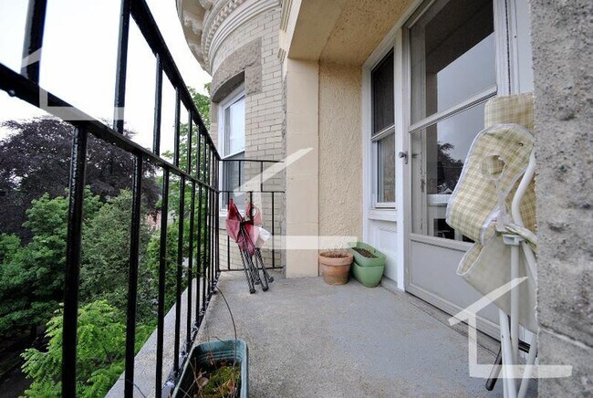 Building Photo - Huge 2 bed in Brookline