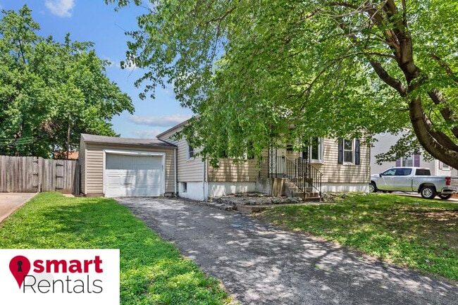 Building Photo - 1210 St Richard Dr