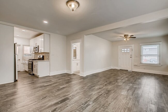 Building Photo - Beautifully Renovated 3 Bed / 2 Bath Home in Prime Central San Diego Location – Pet Friendly!