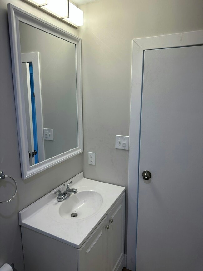 Building Photo - 523 Franklin Ave