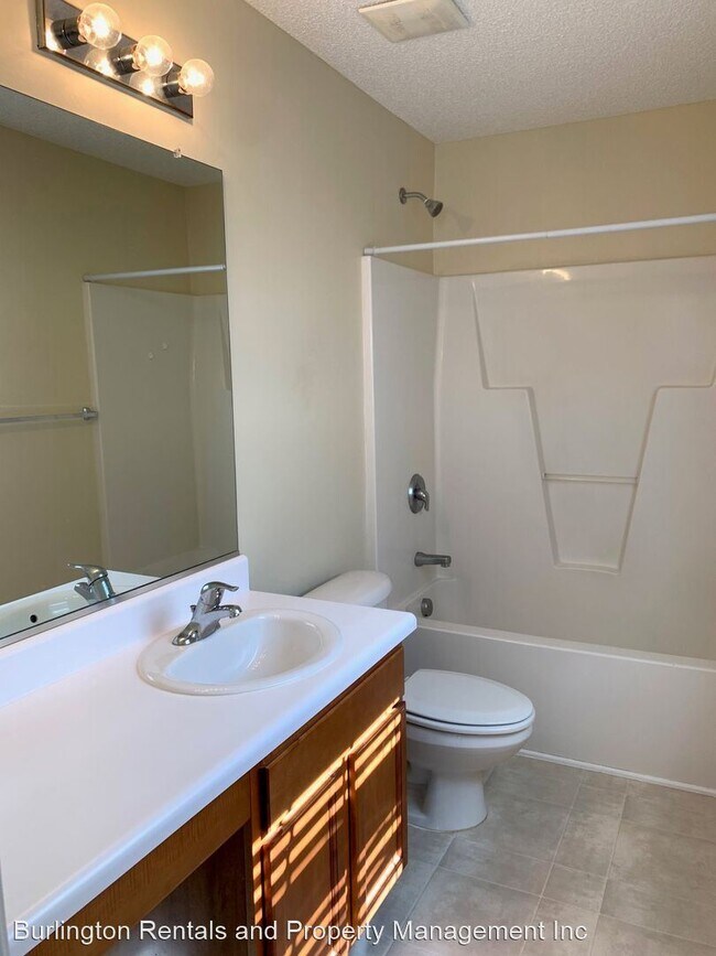 Building Photo - 2 br, 2.5 bath House - 646 Cairn Circle