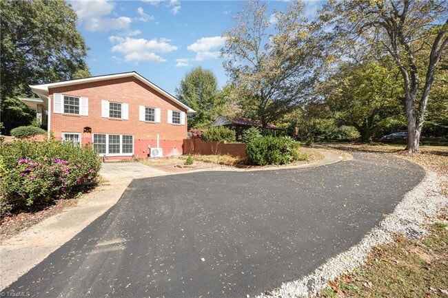 Building Photo - For Rent Mocksville Unit B