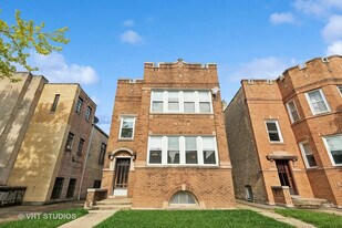 Building Photo - 6208 N Artesian Ave