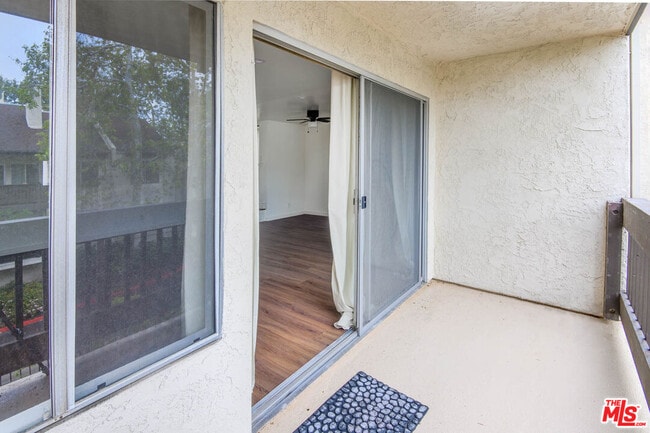 Building Photo - 11201 Summertime Ln