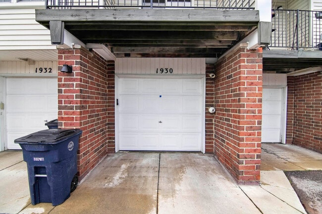 Building Photo - 1930 Lindsay Ln